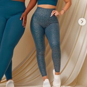 Buffbunny Rosa Legging in Teal Blue Bossy Print